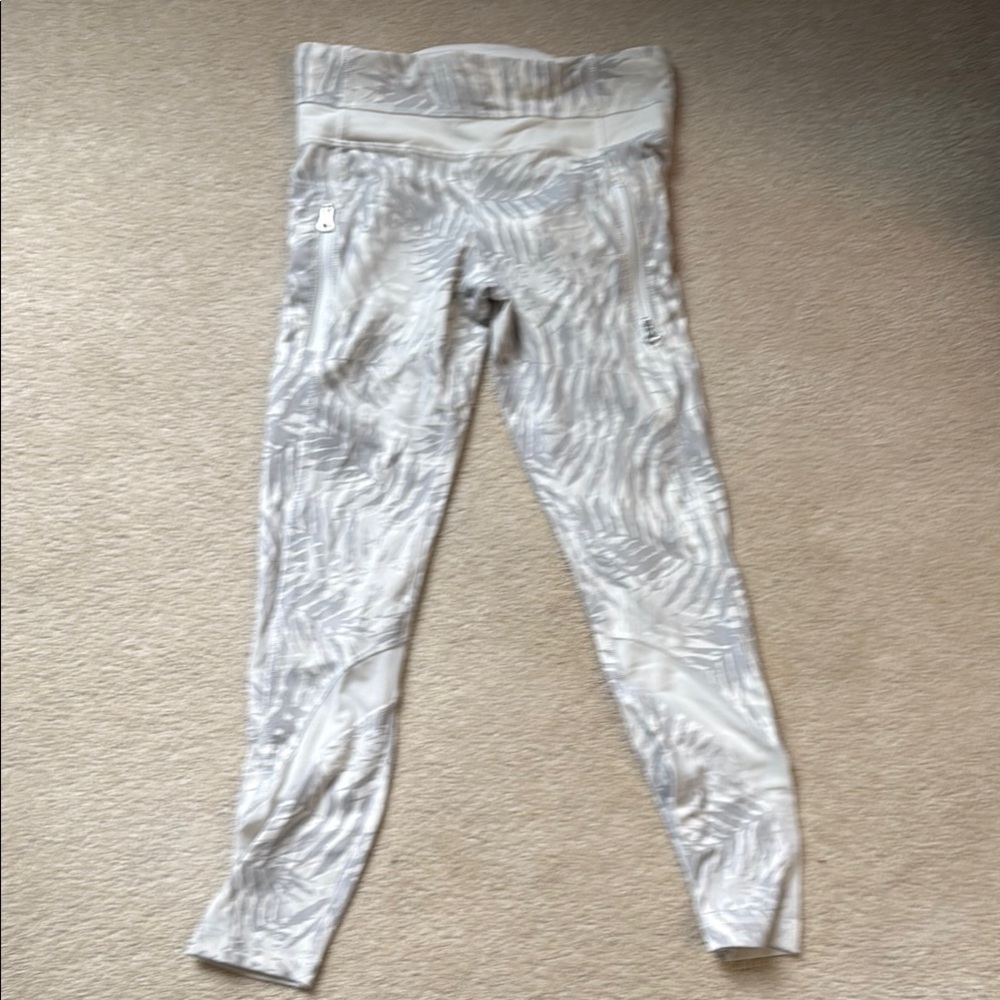 Lululemon size 4 3/4 length Leggings